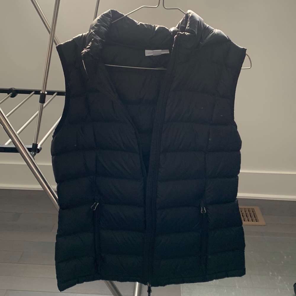 Women’s puffer vest with hood NWT